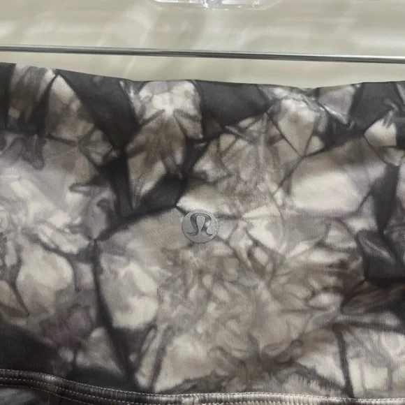 Lululemon Size 8 Wunder Under High-Rise Tight Dual Shibori Full-On Luxtreme 28'' - Picture 3 of 5